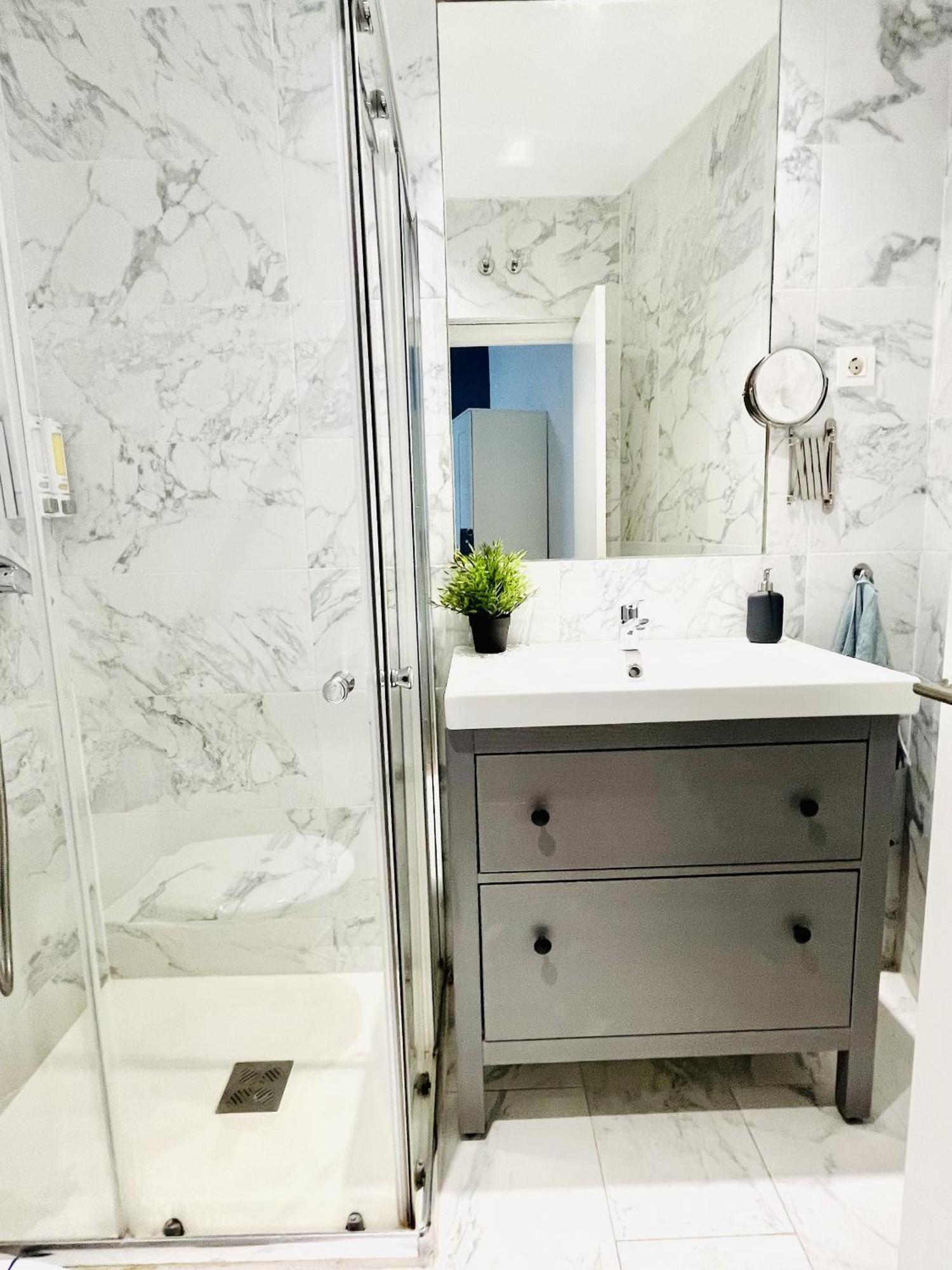 Dplace To Be - Amazing Apartments In Historic Center Madrid Bilik gambar