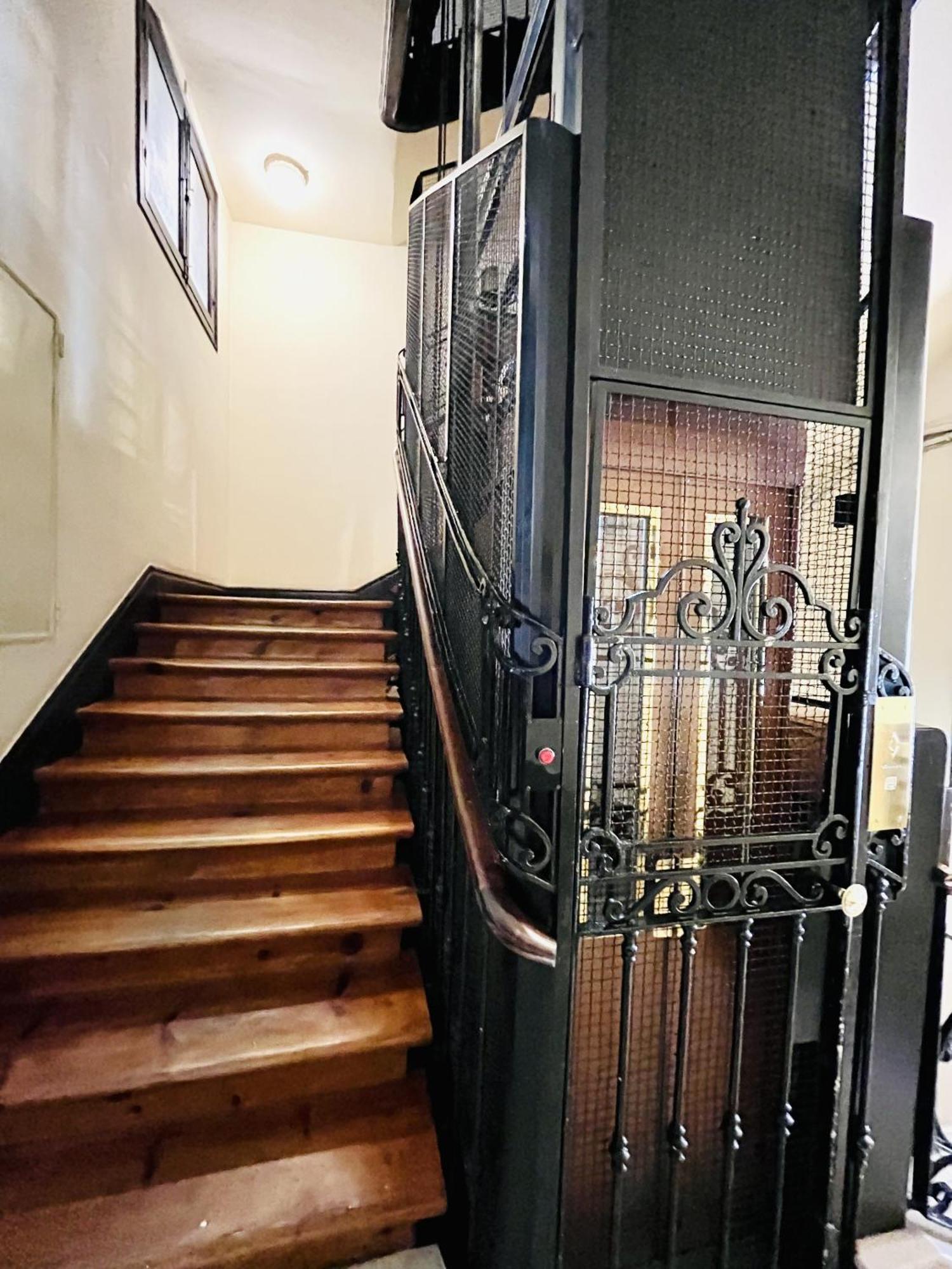 Dplace To Be - Amazing Apartments In Historic Center Madrid Luaran gambar
