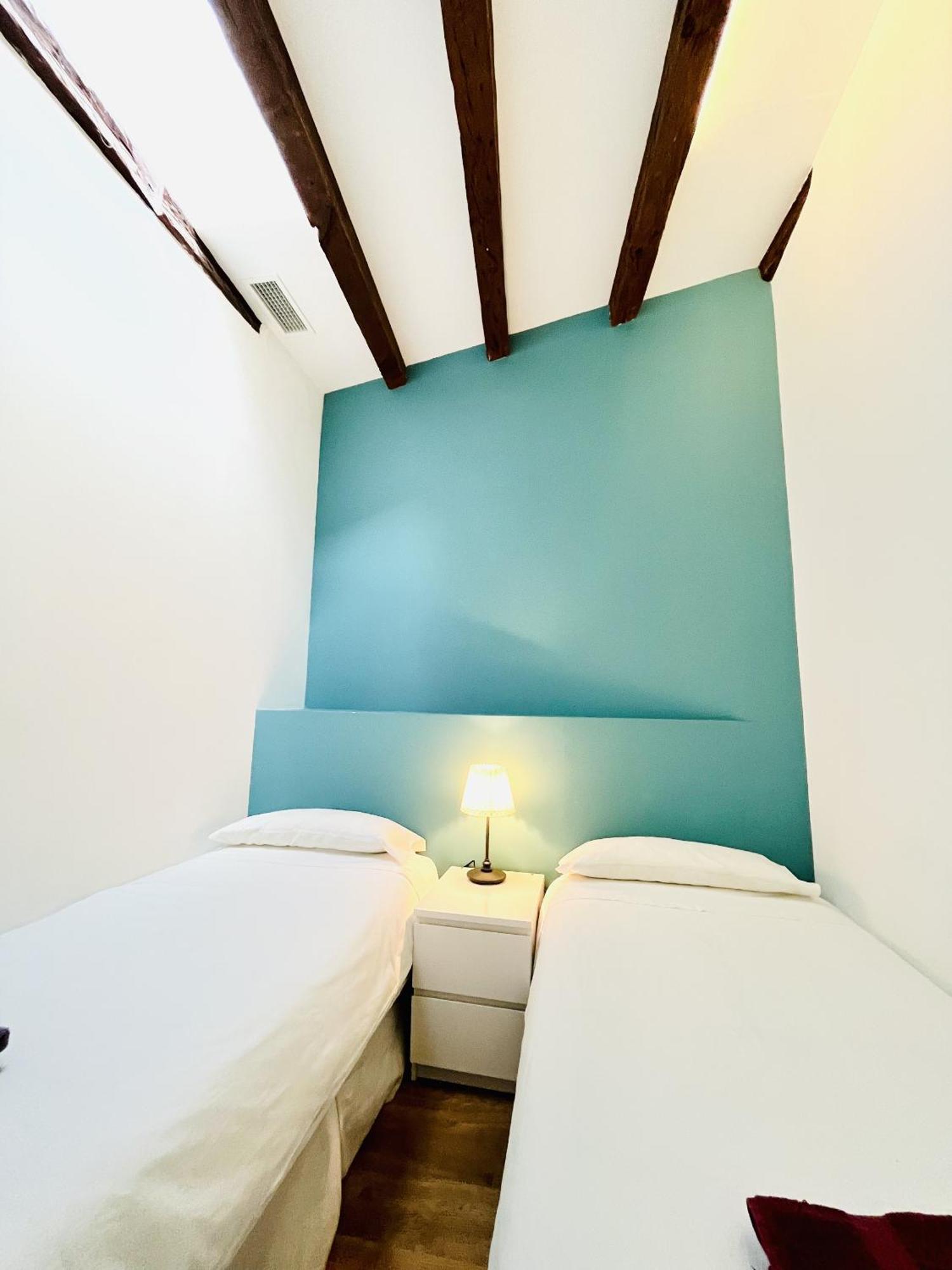 Dplace To Be - Amazing Apartments In Historic Center Madrid Bilik gambar